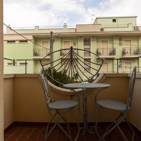 Hotel River Fronte Mare Con Piscina Rímini Exterior foto