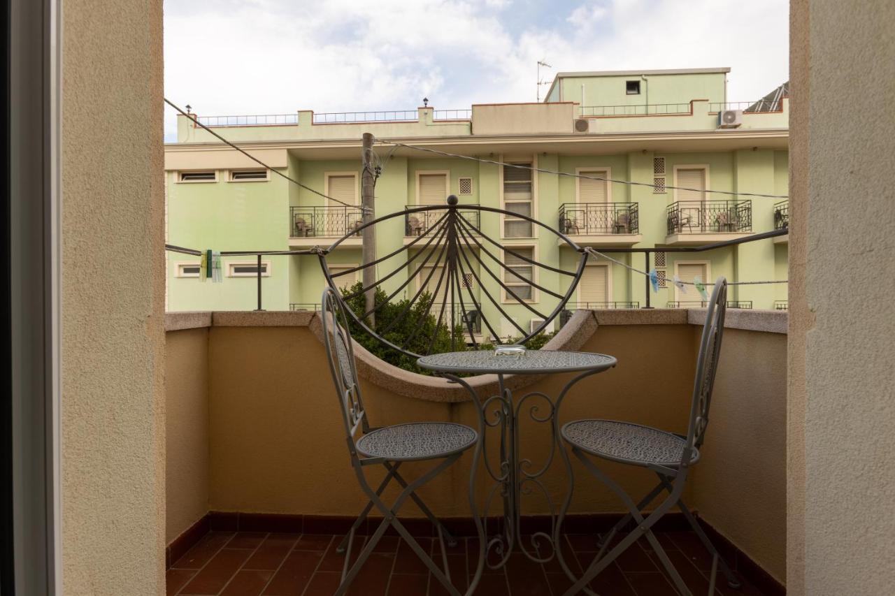 Hotel River Fronte Mare Con Piscina Rímini Exterior foto